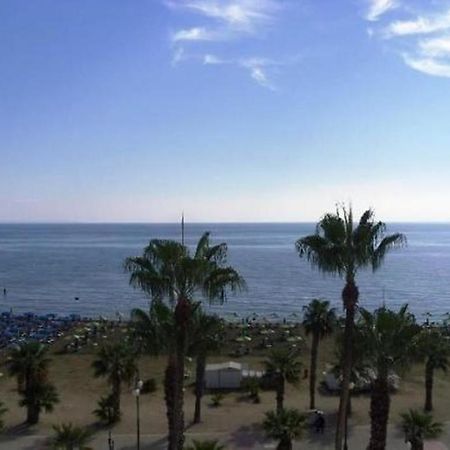 Sunorama Beach Apartment Larnaca Room photo