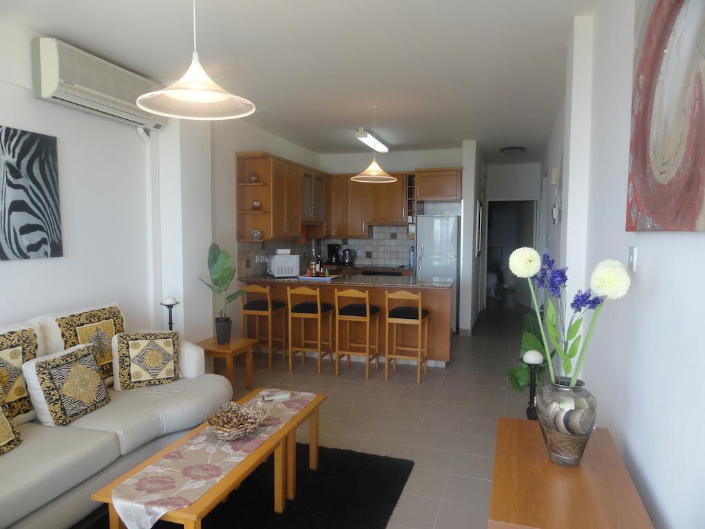 Sunorama Beach Apartment Larnaca Room photo