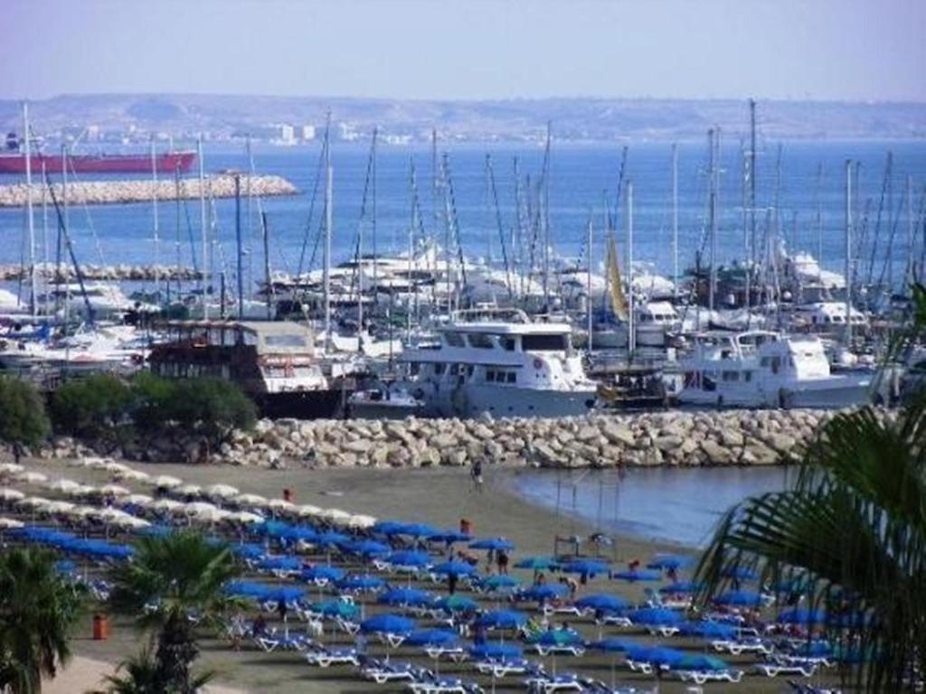 Sunorama Beach Apartment Larnaca Exterior photo