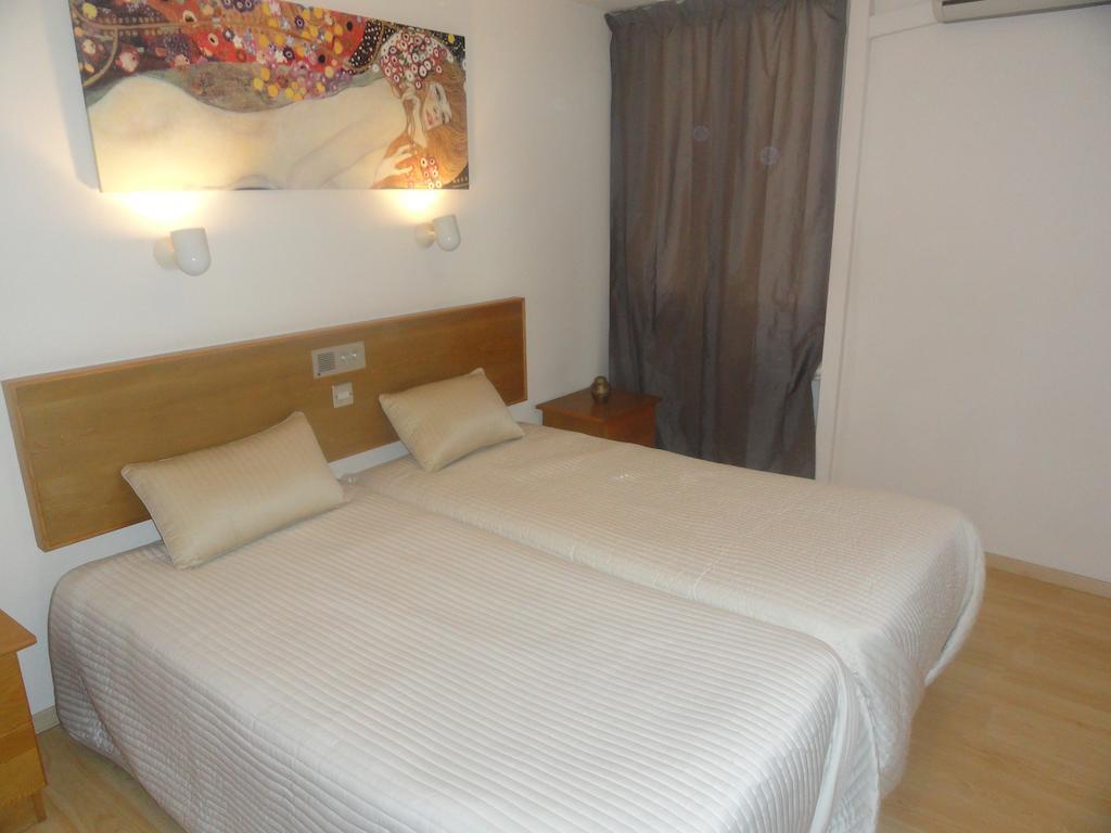 Sunorama Beach Apartment Larnaca Room photo